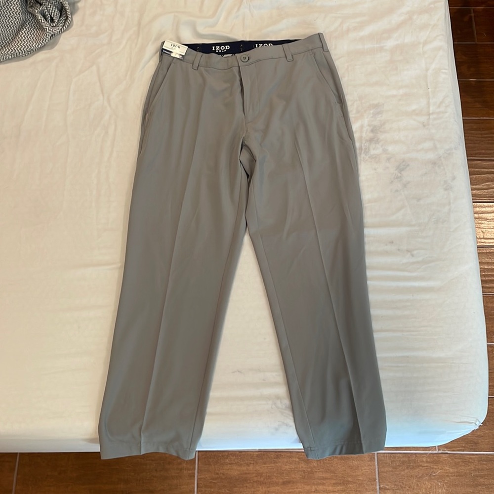 IZOD Swing flex golf pants. New with tags